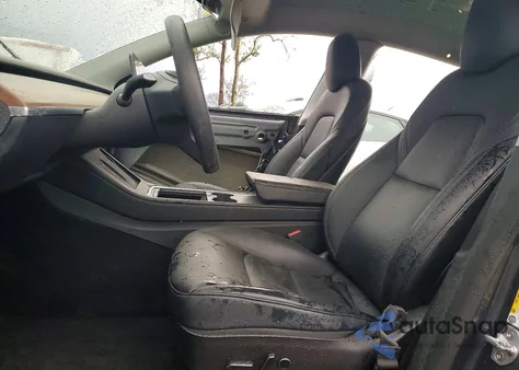 2022 Tesla Model Y z USA, uszkodzony, nr VIN 7SAYGAEE3NF506166